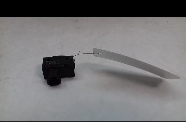 Commande leve-glace porte arrière gauche Peugeot 307 (3A-C) 1.6 16v (2000-2007) 5 portes occasion