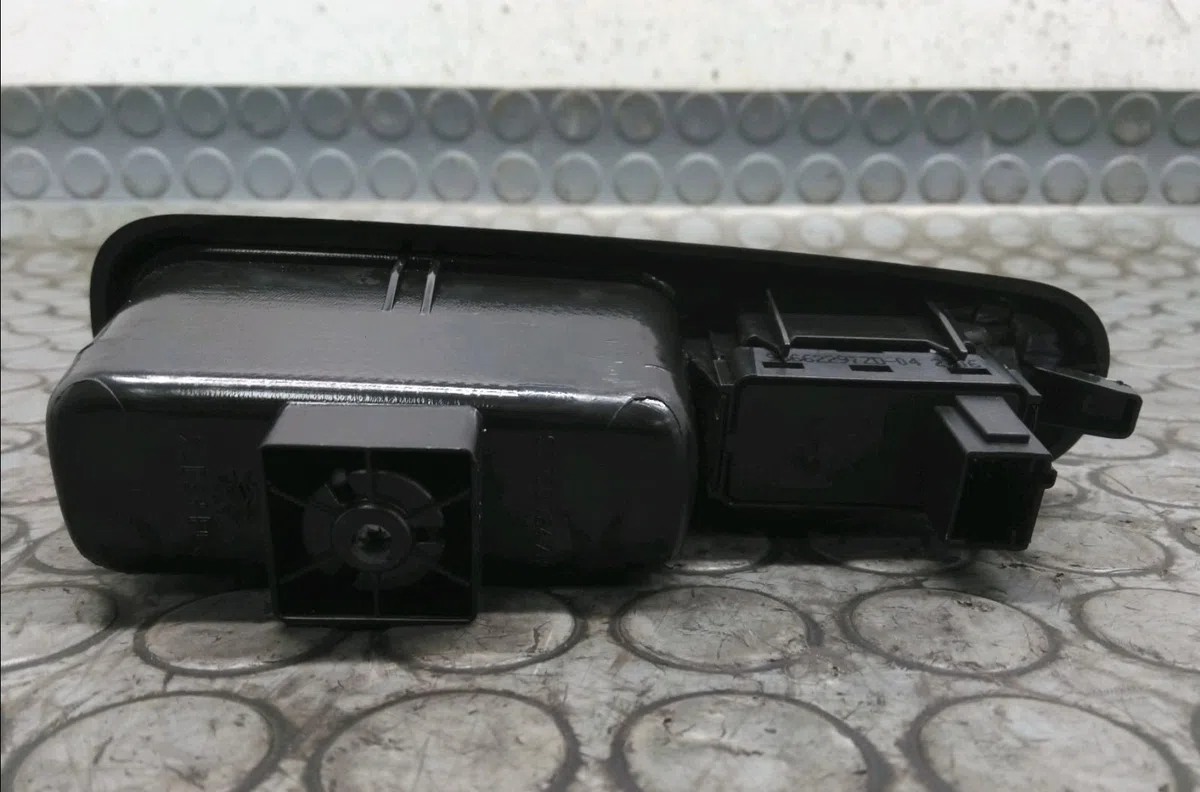 Commande leve-glace porte arrière gauche Peugeot 5008 (0U_, 0E_) 1.6 bluehdi 120 (2014-2017) 5 portes occasion