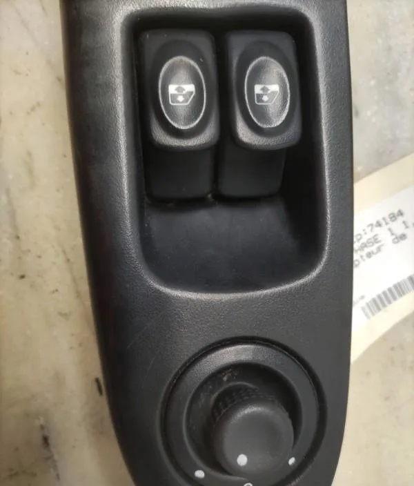 Commande leve-glace porte arrière gauche RENAULT CLIO 2 PHASE 1 occasion