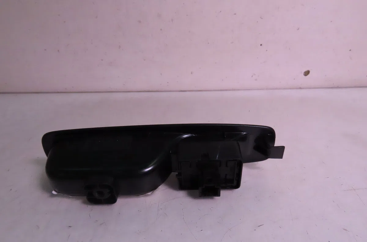 Commande leve-glace porte arrière gauche Renault MEGANE IV 3-5 portes (B9A-M-N_) 1.0 tce 115 (b9md, b9mw) (2020) occasio