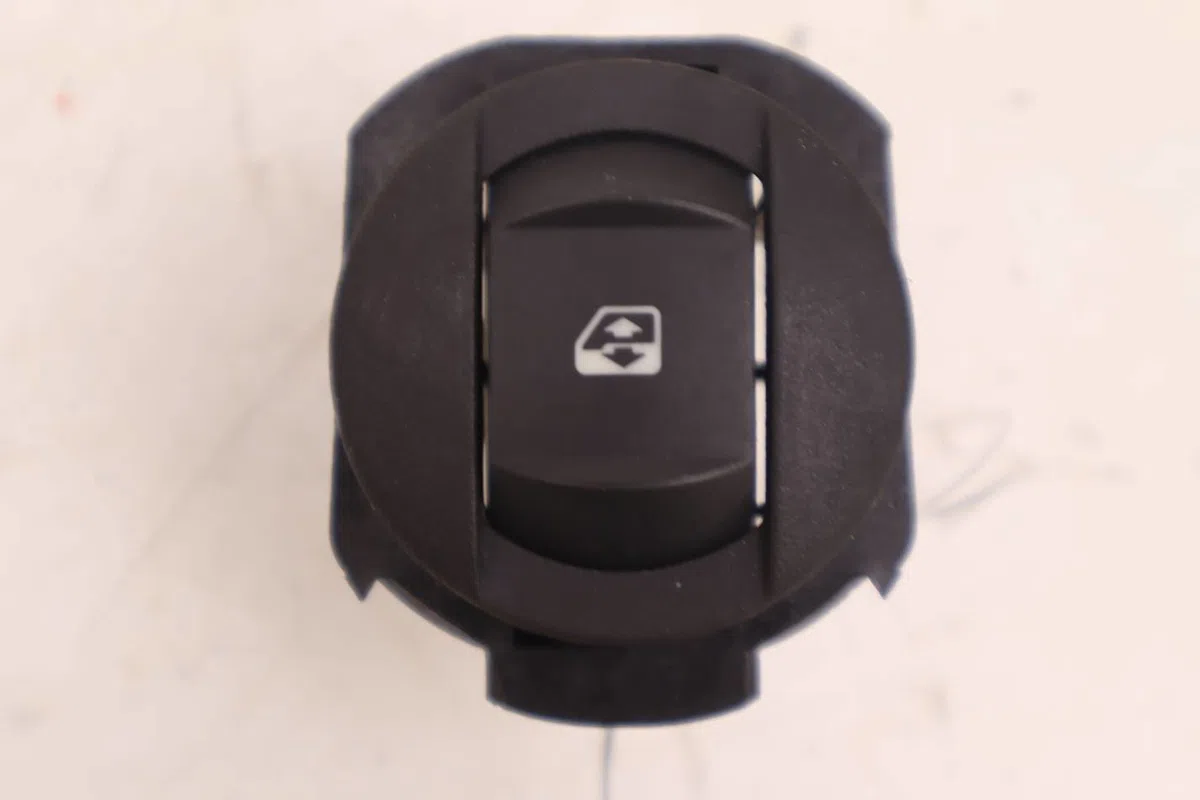 Commande leve-glace porte arrière gauche Renault VEL SATIS (BJ0_) 2.2 dci (bj0e, bj0f) (2002-2009) 5 portes occasion