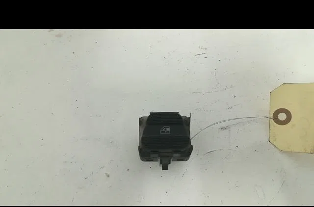 Commande leve-glace porte arrière gauche Volkswagen GOLF III (1H1) 1.8 (1991-1997) 5 portes occasion