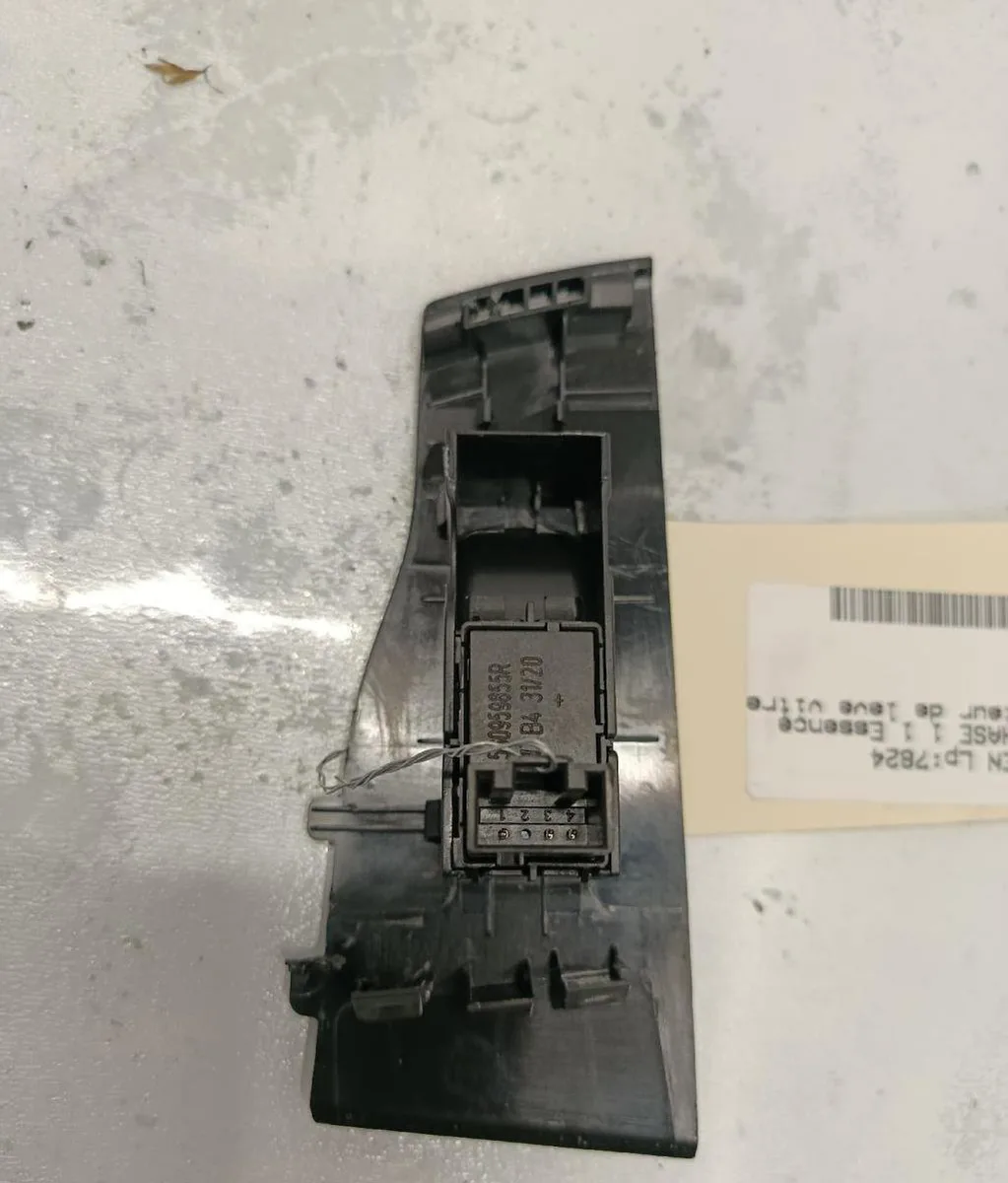 Commande leve-glace porte arrière gauche VOLKSWAGEN POLO 6 PHASE 1 occasion