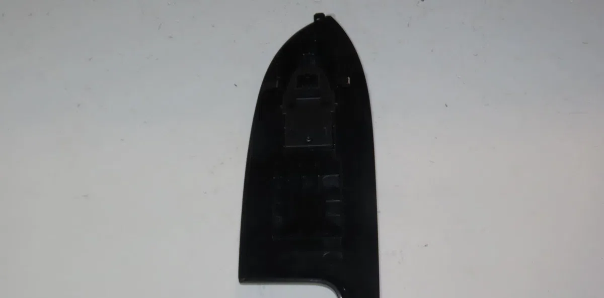 Commande lève-glace porte avant droite Alfa romeo GIULIETTA (940_) 2.0 jtdm (940.fxl1a) (2010-2020) occasion
