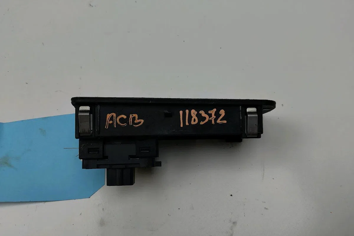Commande lève-glace porte avant droite Alfa romeo MITO (955_) 1.3 multijet (955axh1b, 955axt1a) (2008-2010) 3 portes occ