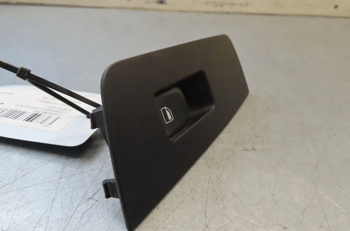 Commande lève-glace porte avant droite AUDI A1 occasion