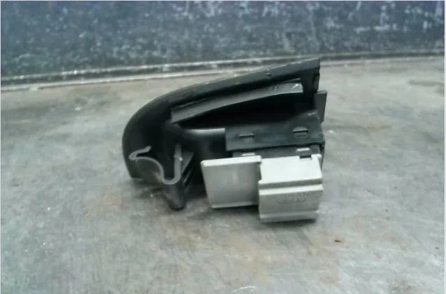 Commande lève-glace porte avant droite Audi A6 C5 (4B2) 2.5 tdi quattro (1997-2005) occasion