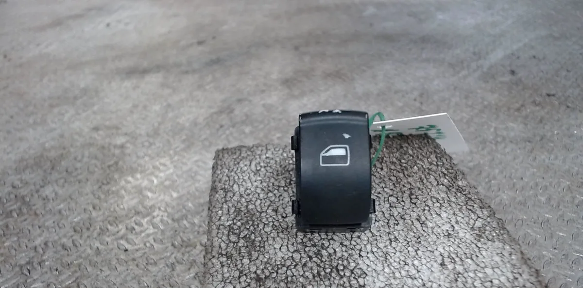 Commande lève-glace porte avant droite AUDI A8 2 PHASE 1 occasion