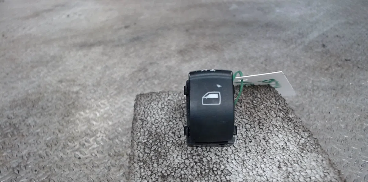 Commande lève-glace porte avant droite AUDI A8 2 PHASE 1 occasion — photo 2
