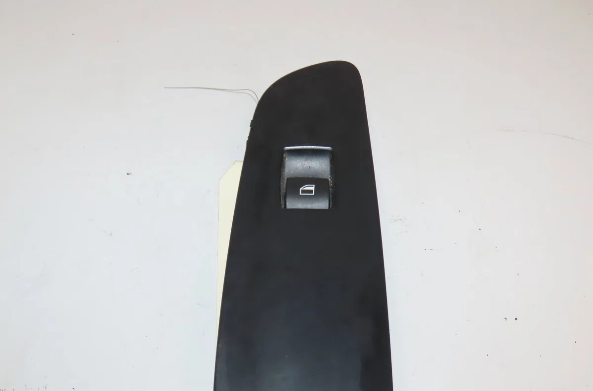 Commande lève-glace porte avant droite Bmw 1 (E81) 118 d (2006-2011) 3 portes occasion