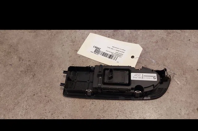 Commande lève-glace porte avant droite Bmw 1 (E81) 118 d (2006-2011) 3 portes occasion