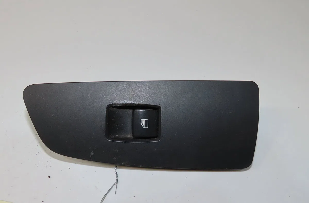 Commande lève-glace porte avant droite Bmw 1 (E87) 118 d (2004-2007) 5 portes occasion