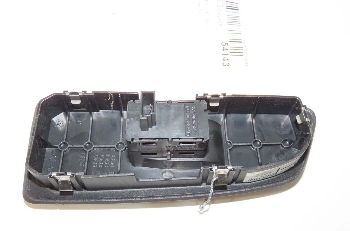 Commande lève-glace porte avant droite Bmw 1 (E87) 118 d (2004-2007) 5 portes occasion