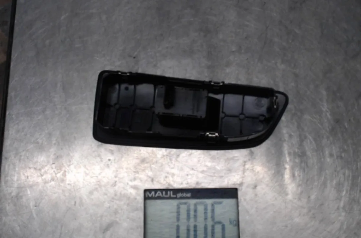Commande lève-glace porte avant droite Bmw 1 (E87) 118 d (2004-2007) 5 portes occasion