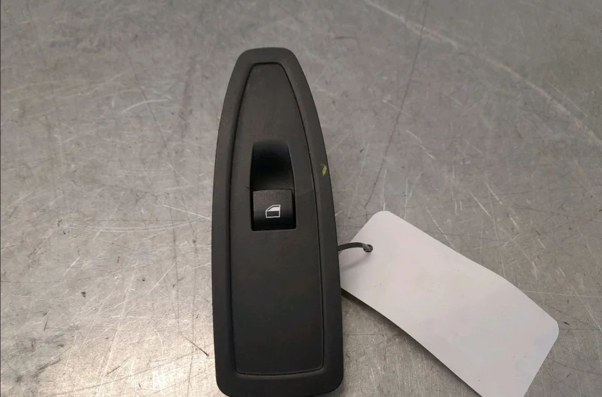 Commande lève-glace porte avant droite Bmw 1 (E87) 118 d (2004-2007) 5 portes occasion