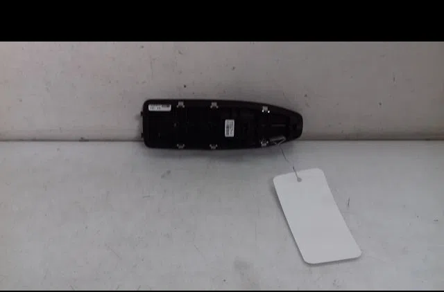 Commande lève-glace porte avant droite Bmw 1 (F21) 116 d (2011) occasion