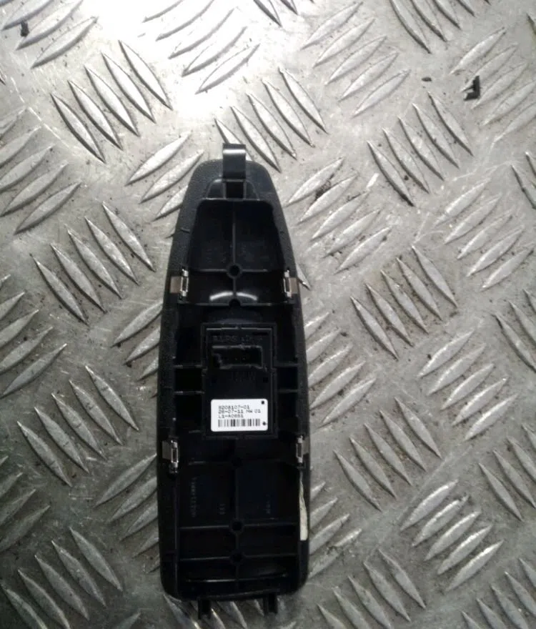 Commande lève-glace porte avant droite BMW 116D 2012 occasion