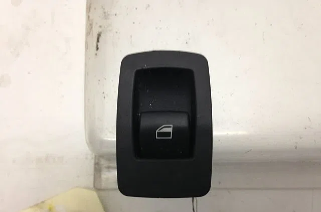 Commande lève-glace porte avant droite Bmw 3 (E90) 318 d (2007-2011) occasion