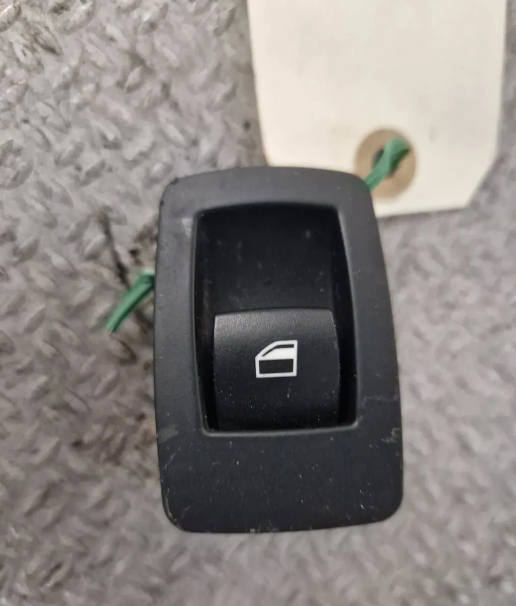Commande lève-glace porte avant droite Bmw 3 (E90) 320 d (2004-2011) occasion