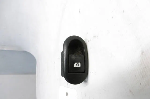 Commande lève-glace porte avant droite CITROEN C3 2005 occasion
