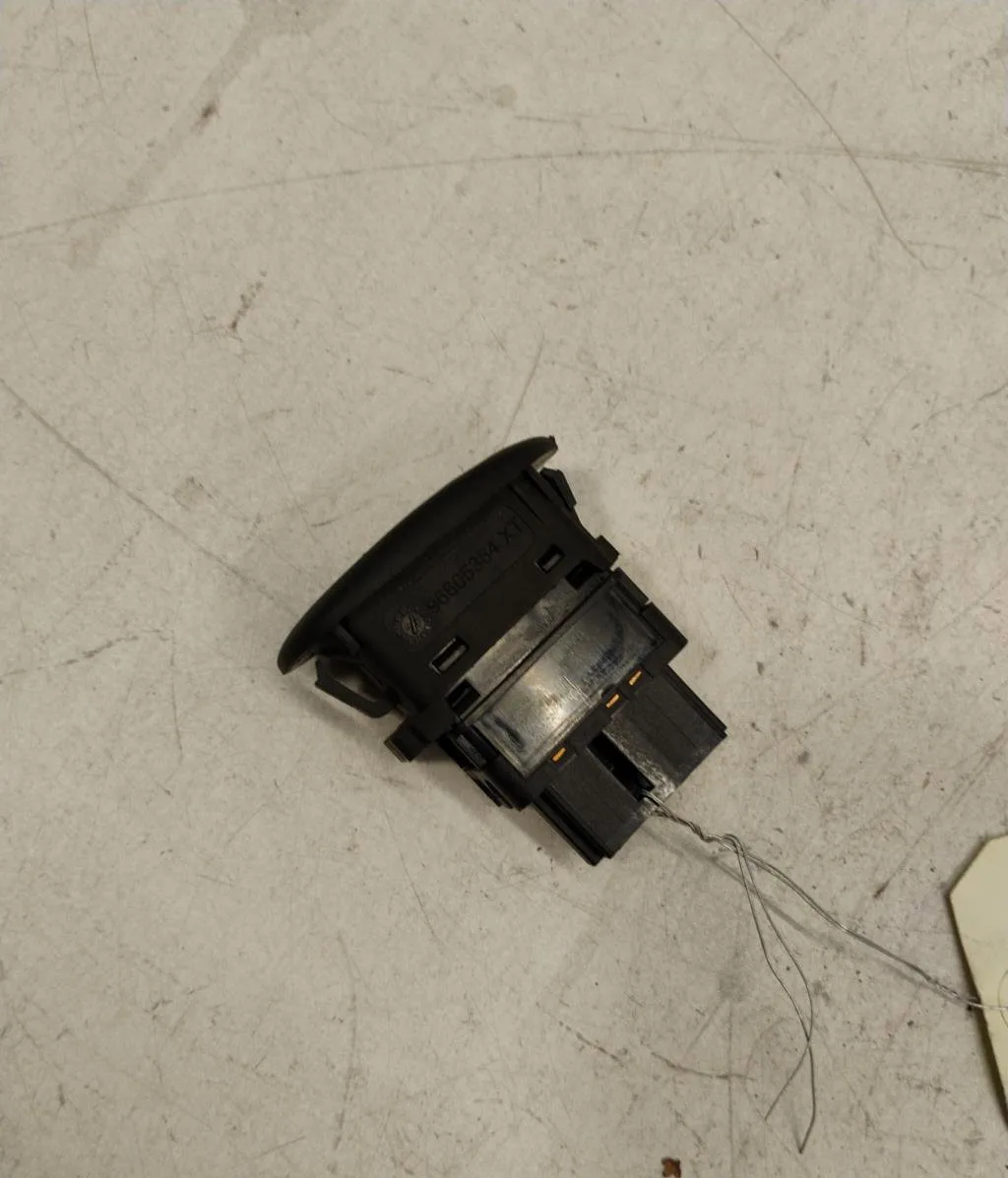 Commande lève-glace porte avant droite Citroen C3 I (FC_, FN_) 1.1 i (2002) 5 portes occasion