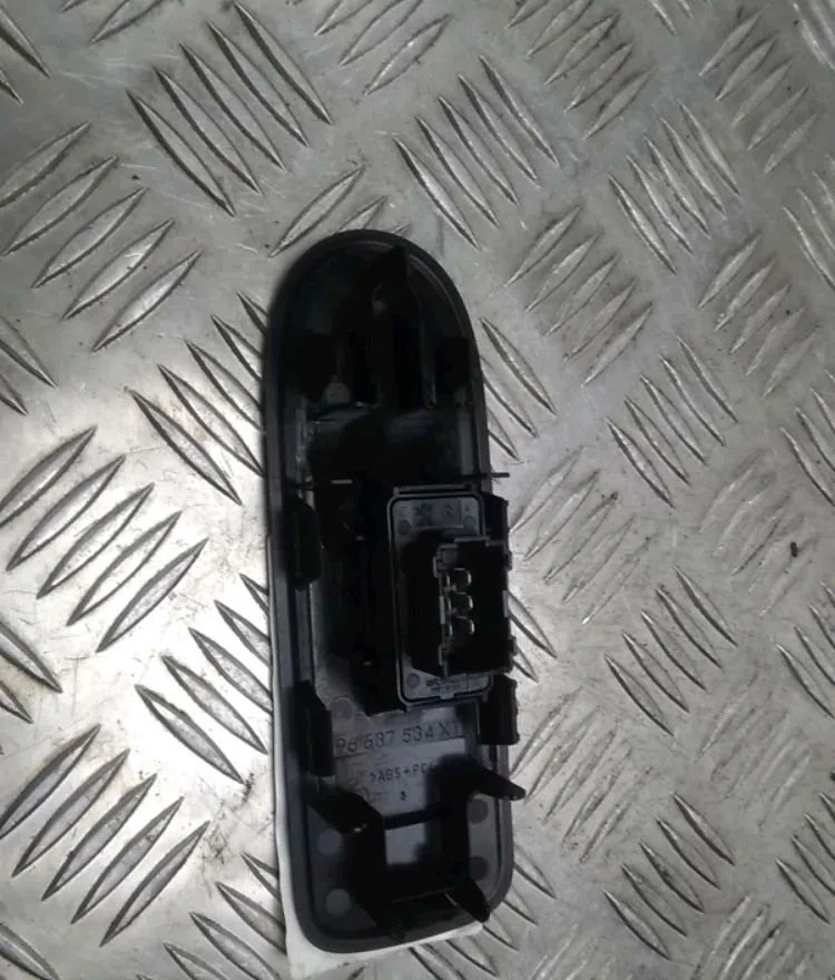 Commande lève-glace porte avant droite Citroen C3 II (SC_) 1.6 hdi 90 (2009) occasion