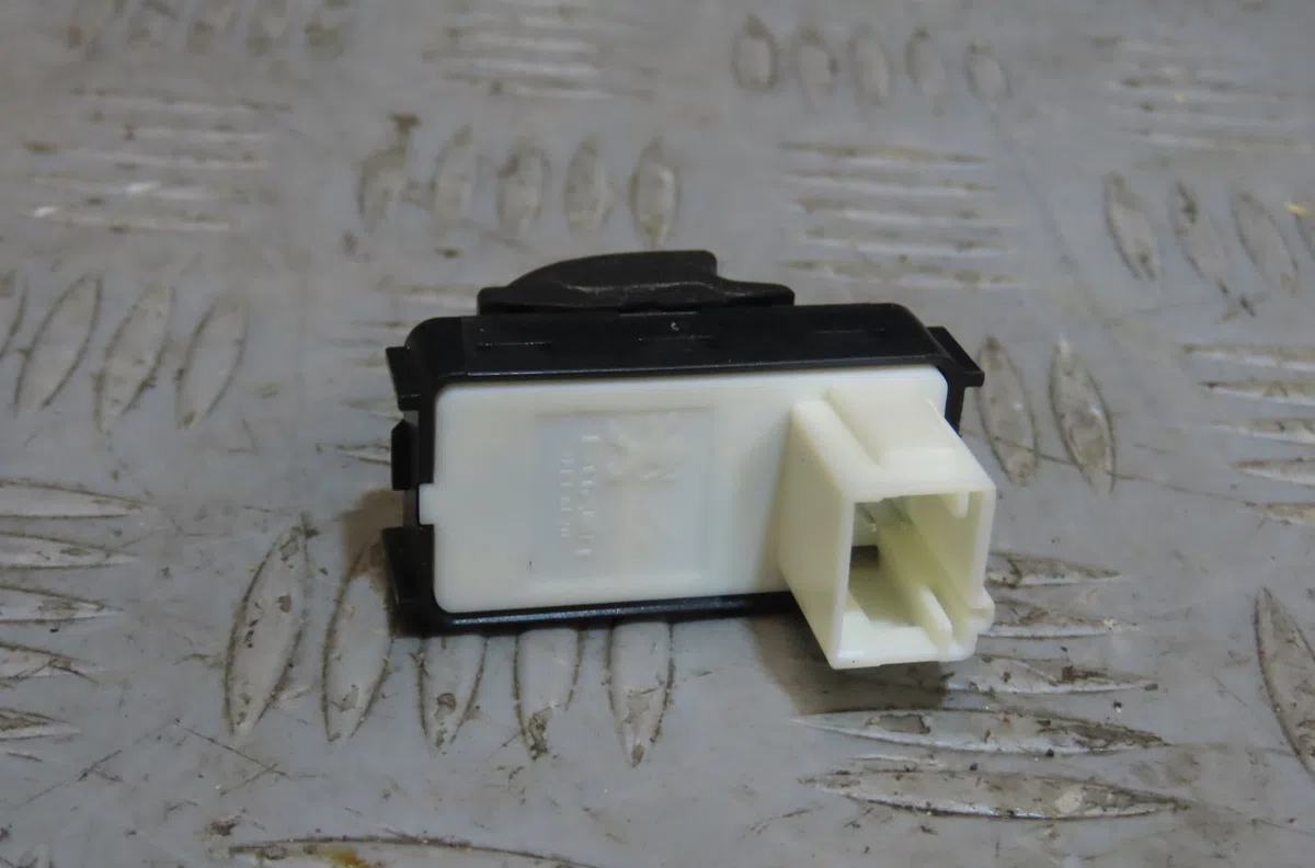 Commande lève-glace porte avant droite CITROEN C4 CACTUS occasion