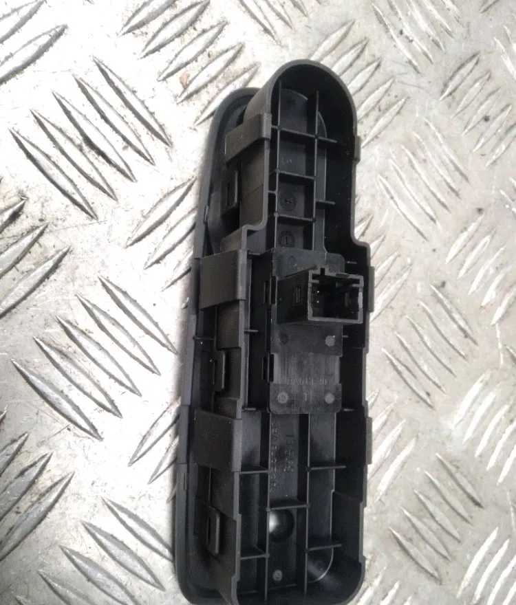 Commande lève-glace porte avant droite Citroen C4 GRAND PICASSO I (UA_) 2.0 hdi 138 (2006-2013) occasion