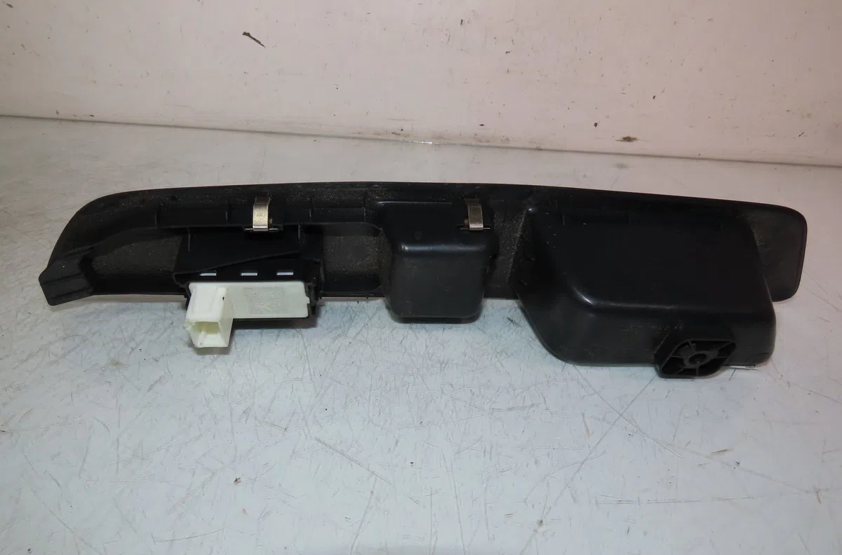 Commande lève-glace porte avant droite Citroën C4 III (BA_, BB_, BC_) 1.5 bluehdi 130 (bbyhzb) (2020) occasion