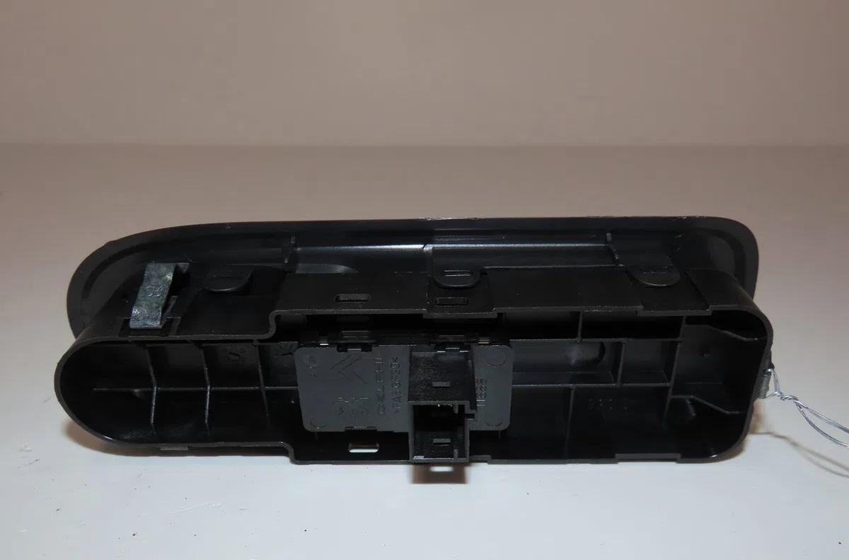 Commande lève-glace porte avant droite Citroën C5 III (RD_) 2.0 hdi 150 - bluehdi 150 (rdrhea, rdrhe8) (2009-2015) occas