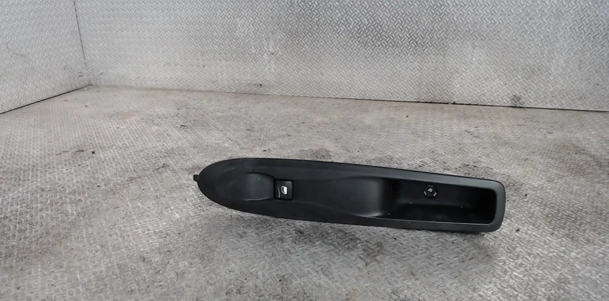 Commande lève-glace porte avant droite Citroen DS4 (NX_) 1.6 hdi 110 (2011-2015) occasion