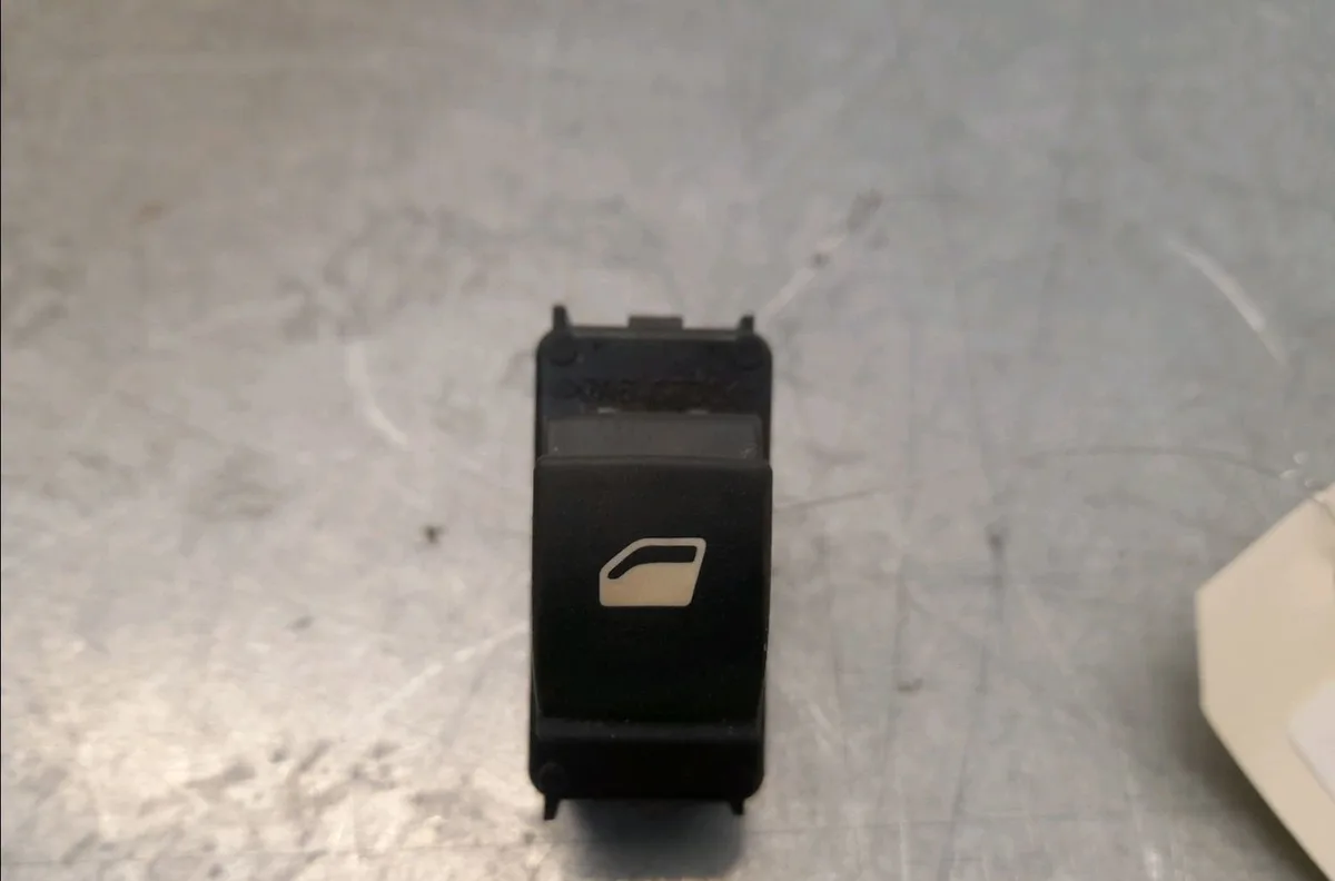 Commande lève-glace porte avant droite Citroën DS4 (NX_) 1.6 hdi 115 (2012-2015) occasion