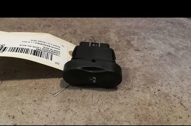 Commande lève-glace porte avant droite Dacia SANDERO 1.5 dci (2010) occasion