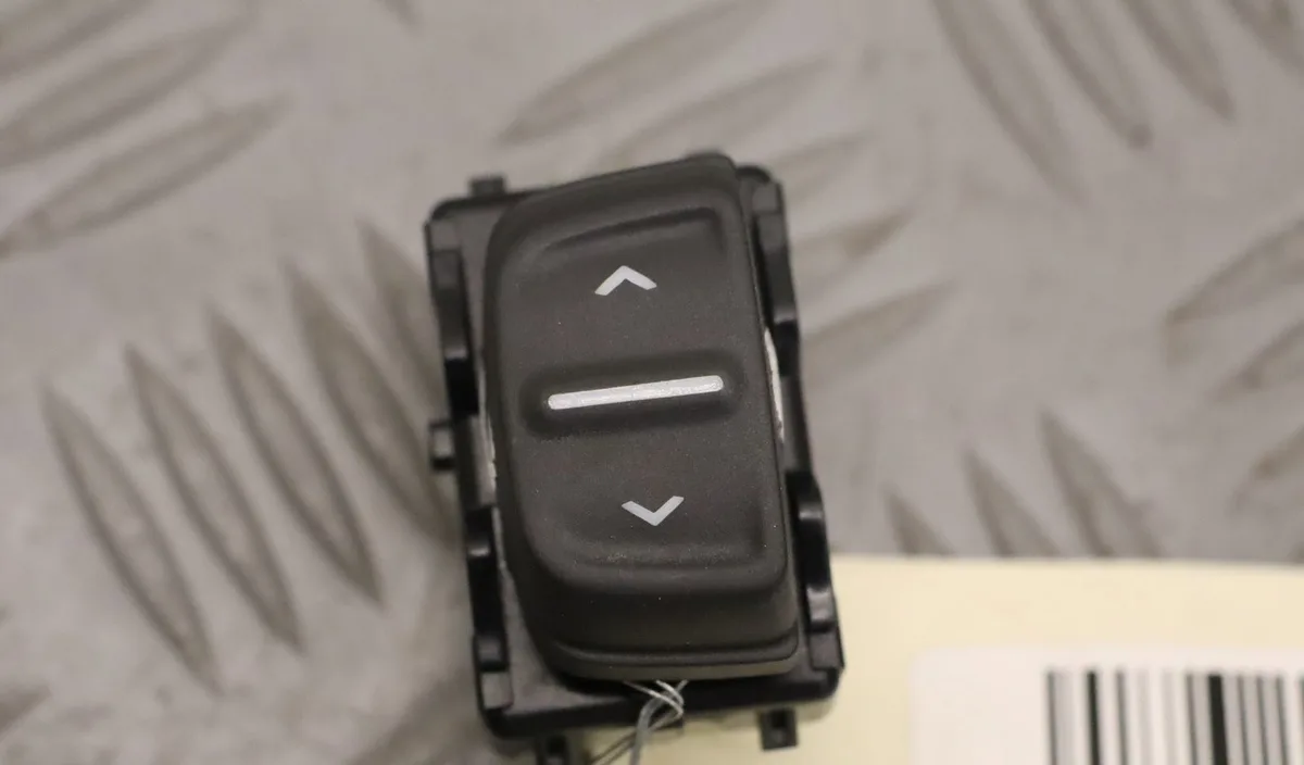 Commande lève-glace porte avant droite Dacia SANDERO II 1.2 (2012) occasion