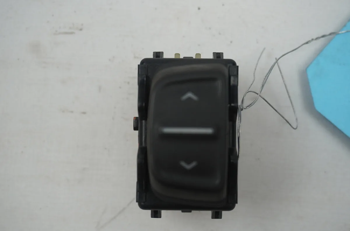Commande lève-glace porte avant droite Dacia SANDERO II Tce 90 (b8m1, b8ma) (2012) 5 portes occasion