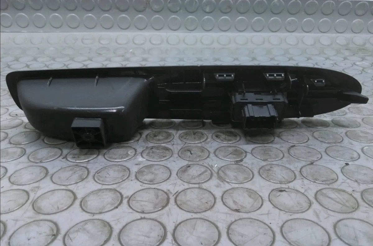 Commande lève-glace porte avant droite Ds DS 3 (SA_) 1.2 thp 130 (2015-2019) occasion