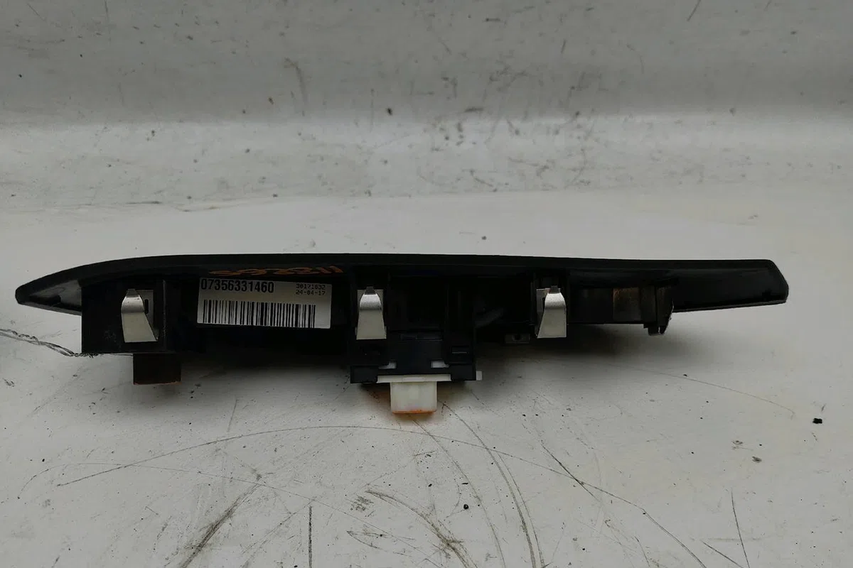 Commande lève-glace porte avant droite Fiat 500X (334_) 1.4 (334axc1b, 334axc11) (2014) occasion