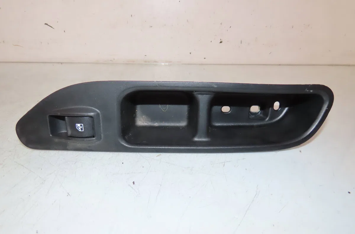 Commande lève-glace porte avant droite Fiat TIPO 3-5 portes (356_, 357_) 1.4 (356hxa1b) (2016-2020) occasion