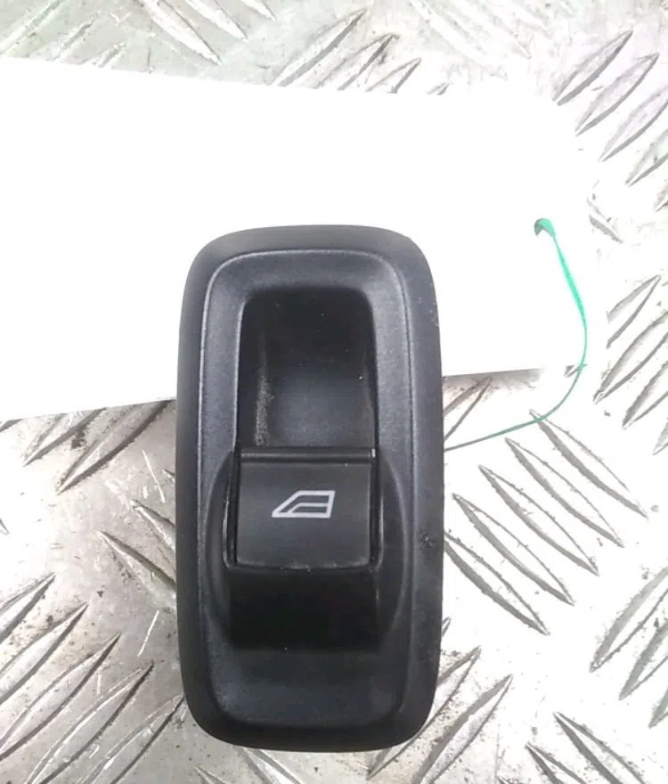Commande lève-glace porte avant droite FORD FIESTA 1.4 TDCI FAP - 70 2012 occasion