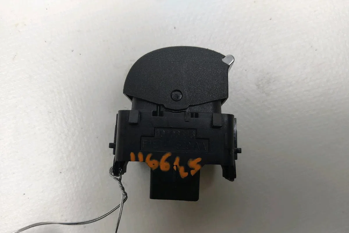 Commande lève-glace porte avant droite Ford FOCUS III 1.5 tdci (2014-2017) occasion