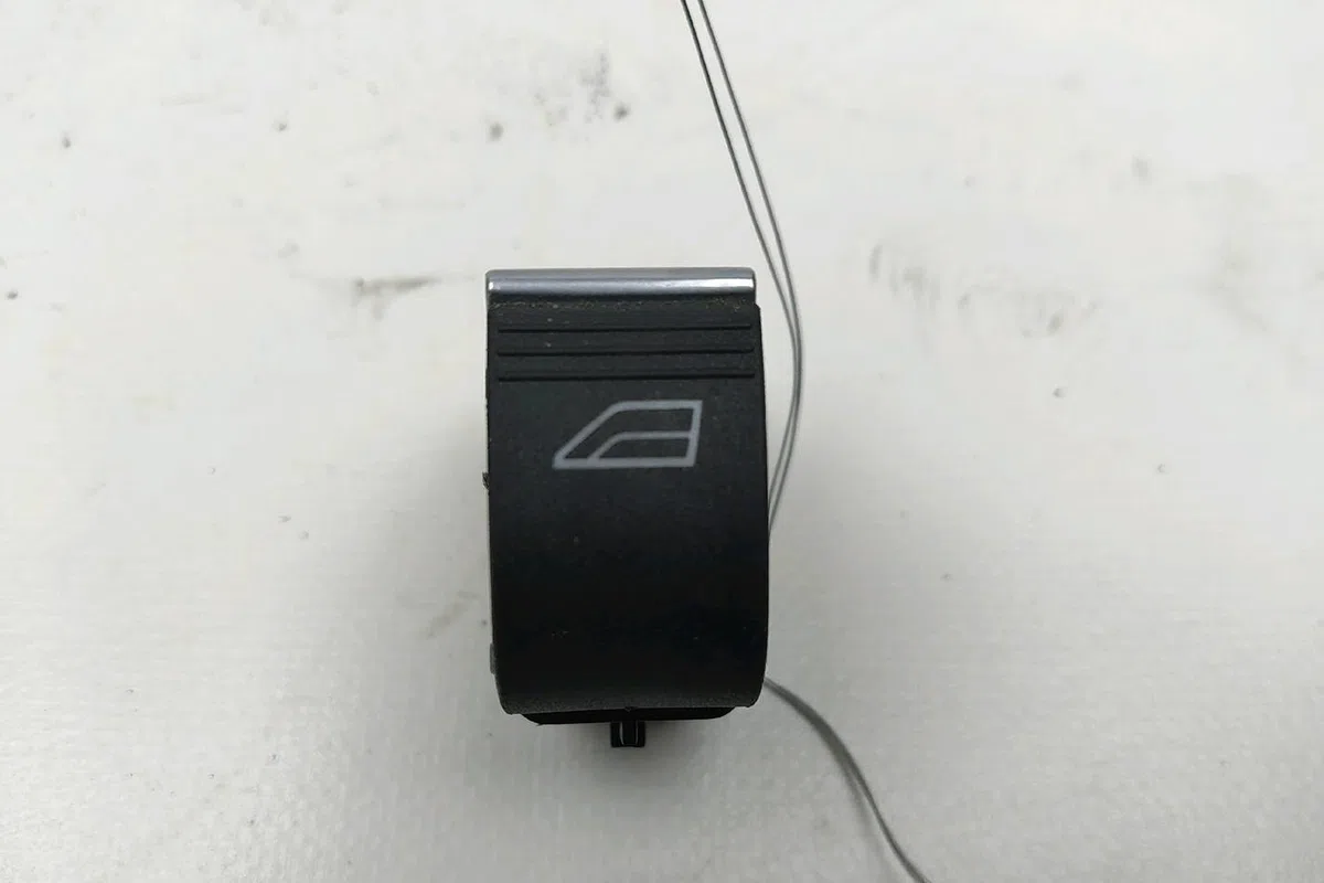 Commande lève-glace porte avant droite Ford FOCUS III 1.5 tdci (2014-2017) occasion