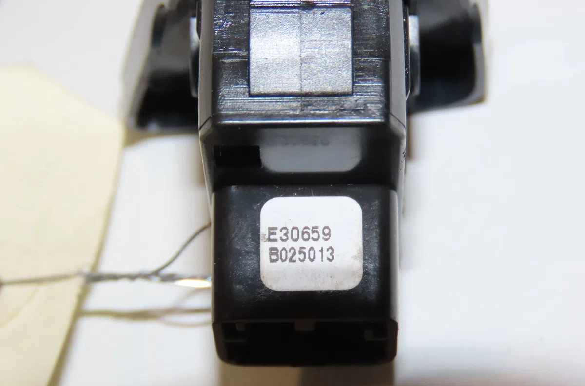 Commande lève-glace porte avant droite Ford KA (RU8) 1.3 tdci (2008-2016) occasion