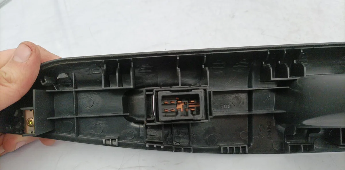 Commande lève-glace porte avant droite HYUNDAI GETZ PHASE 1 occasion