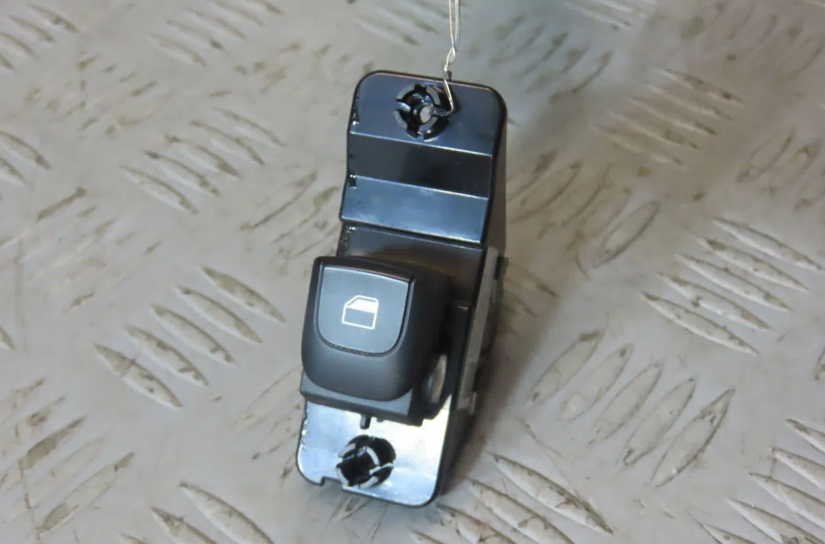 Commande lève-glace porte avant droite KIA STONIC 2018 occasion