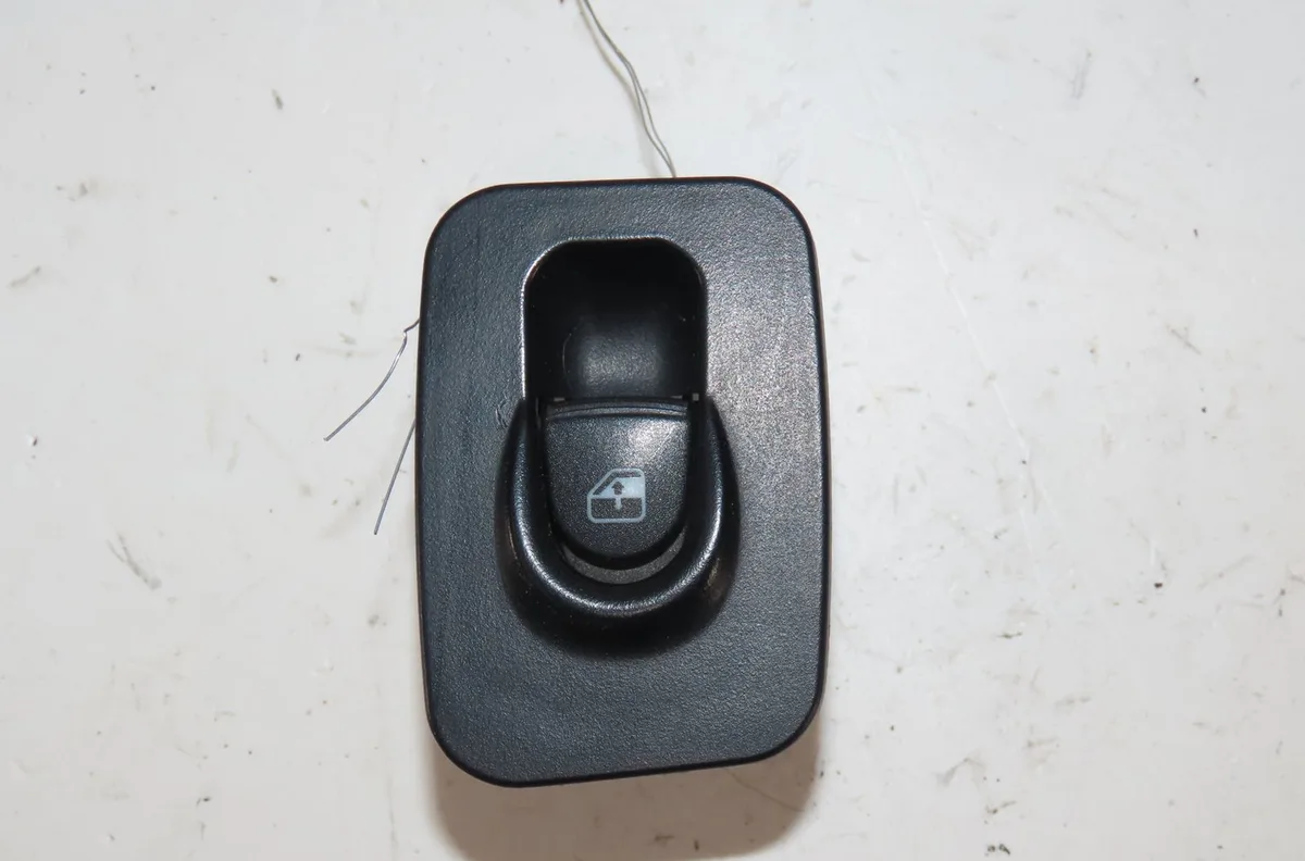 Commande lève-glace porte avant droite Lancia YPSILON (843_) 1.2 (843.axa1a) (2003-2011) occasion