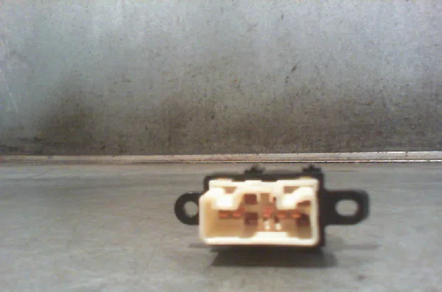 Commande lève-glace porte avant droite MAZDA PREMACY Phase 1 07-1999--06-2005 occasion