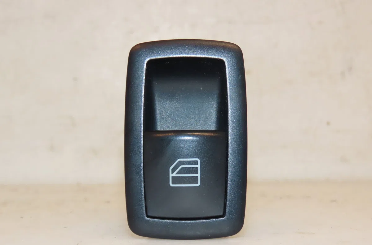 Commande lève-glace porte avant droite Mercedes-benz CLASSE A (W169) A 180 cdi (169.007, 169.307) (2004-2012) 5 portes o