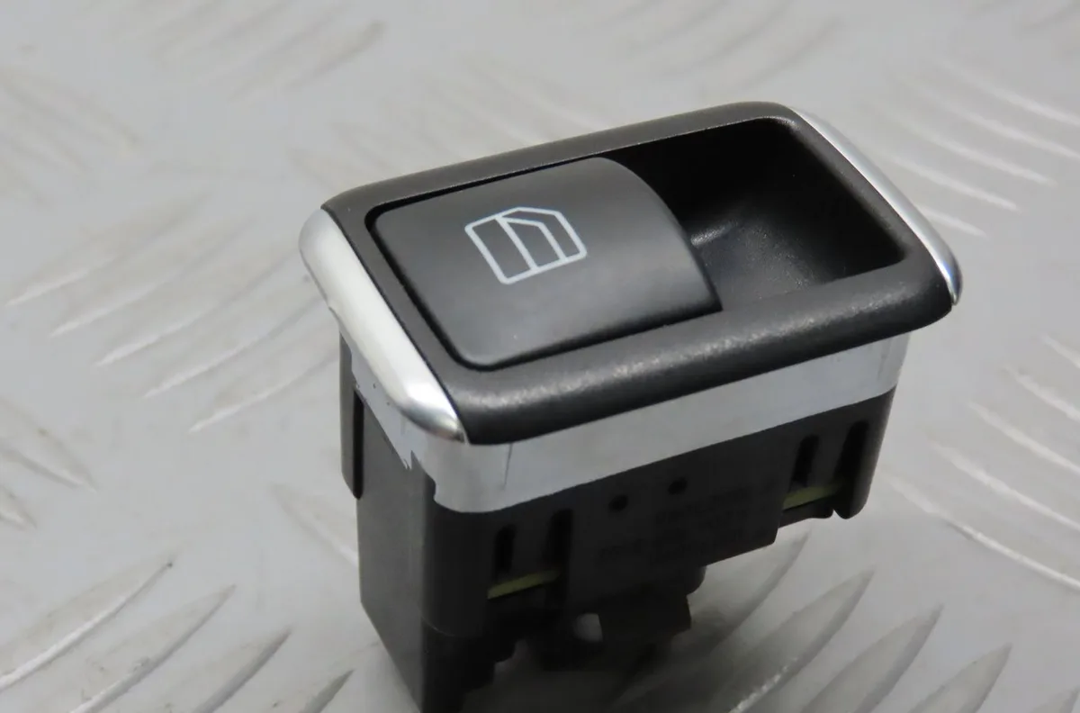 Commande lève-glace porte avant droite Mercedes-benz CLASSE A (W176) A 180 (176.042) (2012-2018) occasion
