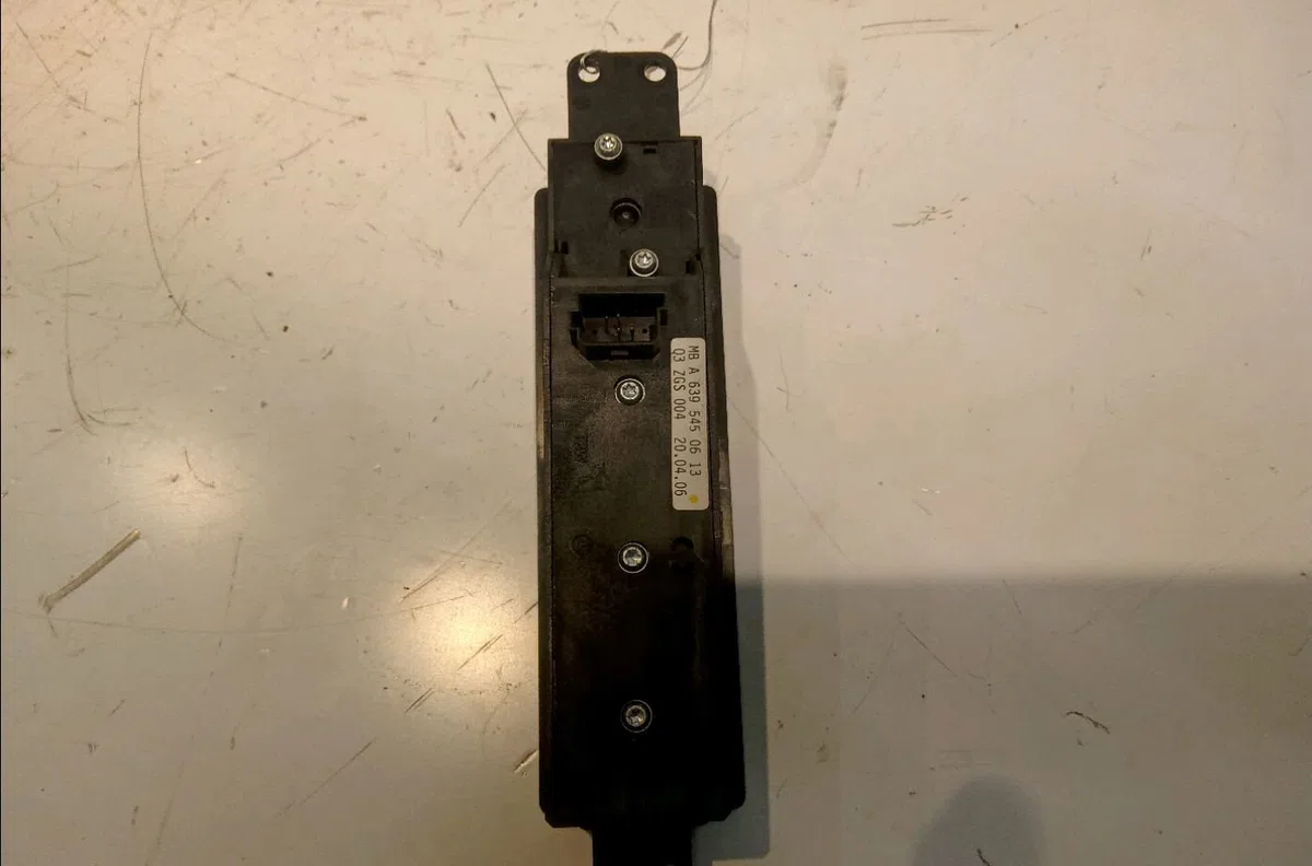 Commande lève-glace porte avant droite Mercedes-benz VITO - MIXTO Camionnette (W639) 115 cdi (639.601, 639.603, 639.605)