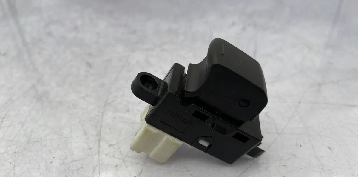 Commande lève-glace porte avant droite NISSAN MICRA 4 PHASE 1 occasion — photo 3